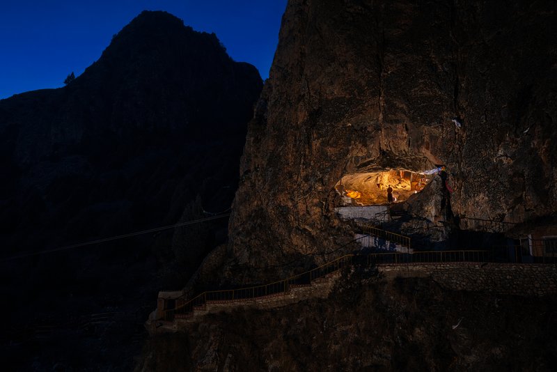 8c3db5e2-0250-40db-9736-b6471fa372e4